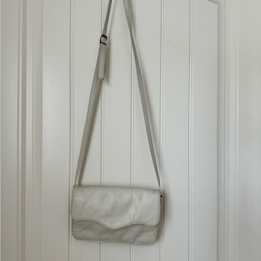 Vintage cream leather crossbody purse.